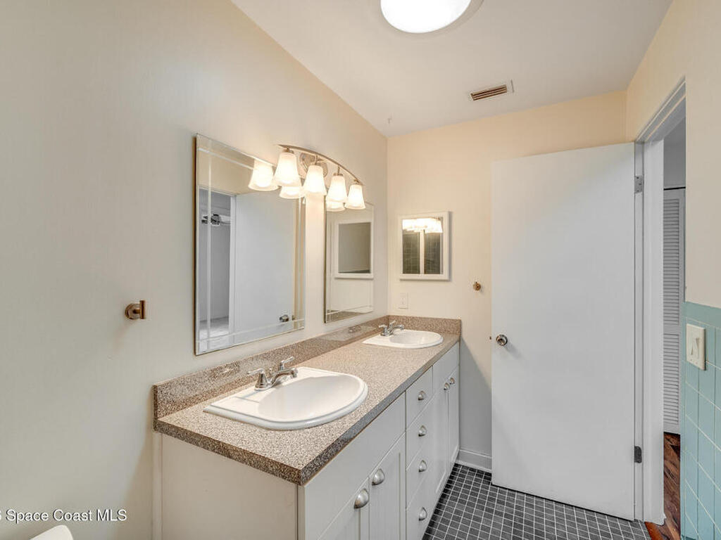 901 S Palm Avenue, Indialantic, FL 32903