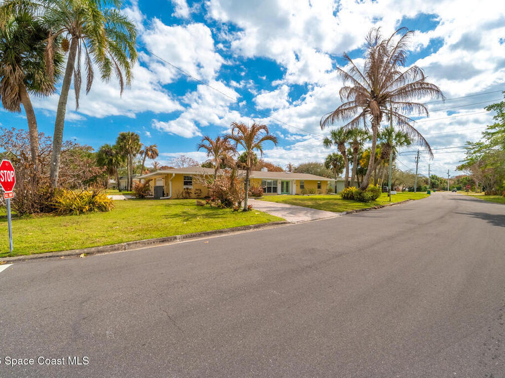 901 S Palm Avenue, Indialantic, FL 32903