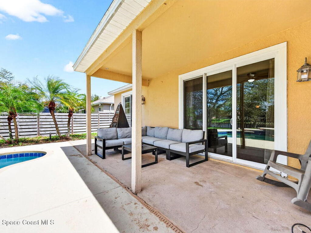 4021 Caparosa Circle, Melbourne, FL 32940