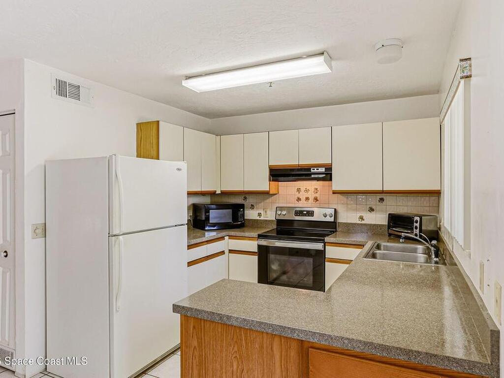 7820 Shadowood Drive, Melbourne, FL 32904