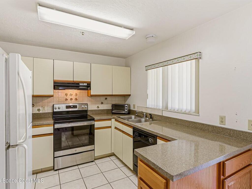 7820 Shadowood Drive, Melbourne, FL 32904