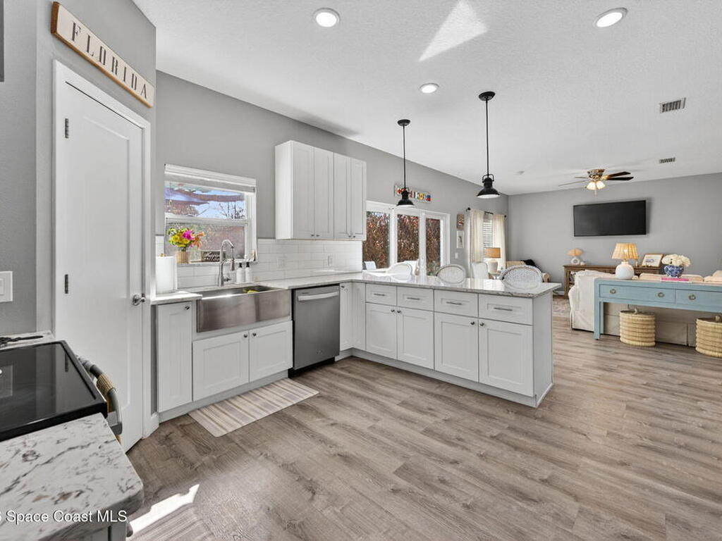 1046 N Tropical Trail, Merritt Island, FL 32953