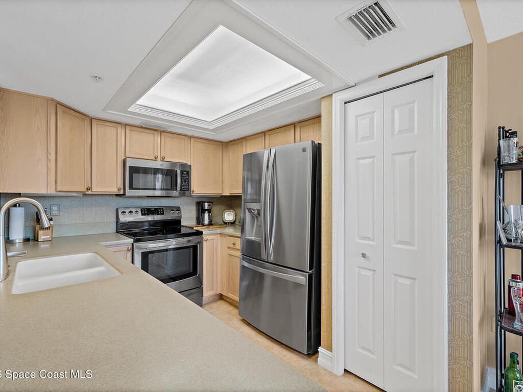 8472 Ridgewood Avenue, Cape Canaveral, FL 32920