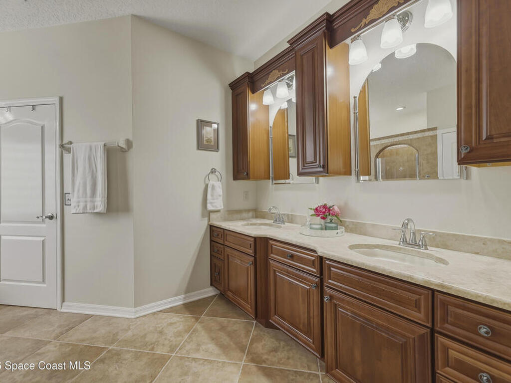 427 Heathrow Circle, Rockledge, FL 32955