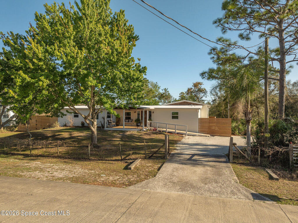 4160 Hidden Lakes Drive, Mims, FL 32754
