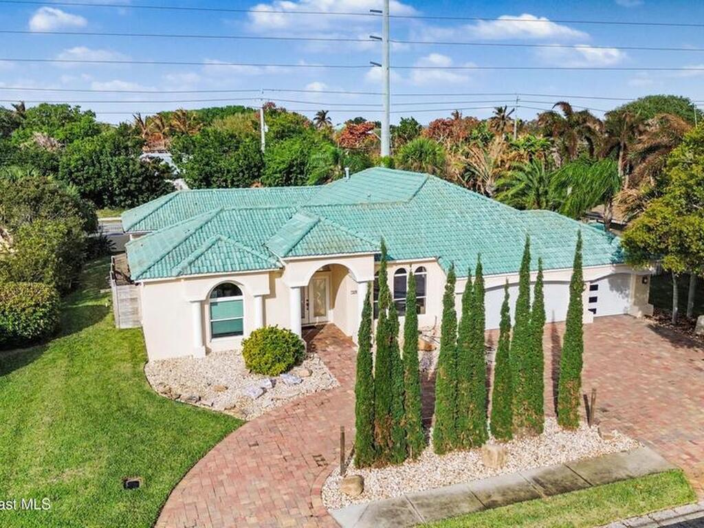 1690 Canterbury Drive, Indialantic, FL 32903