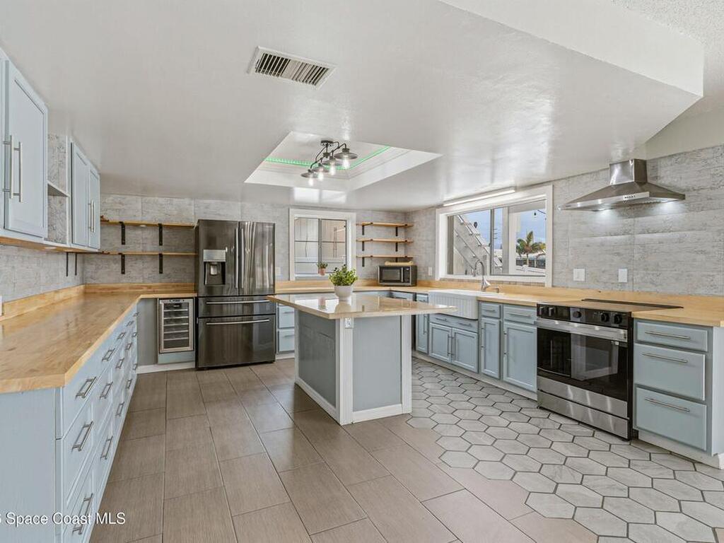 725 Puesta Del Sol Plaza, Indialantic, FL 32903