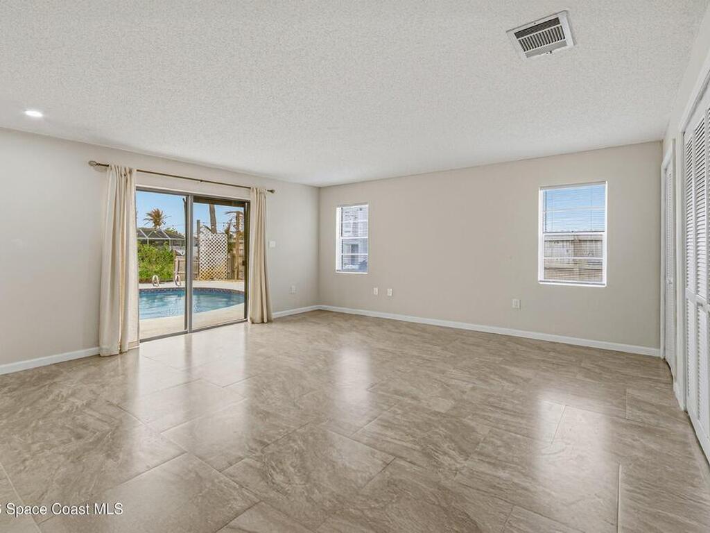 725 Puesta Del Sol Plaza, Indialantic, FL 32903