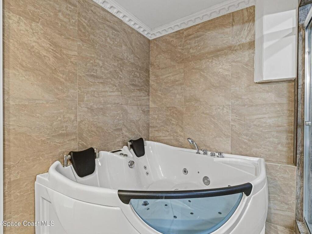 725 Puesta Del Sol Plaza, Indialantic, FL 32903