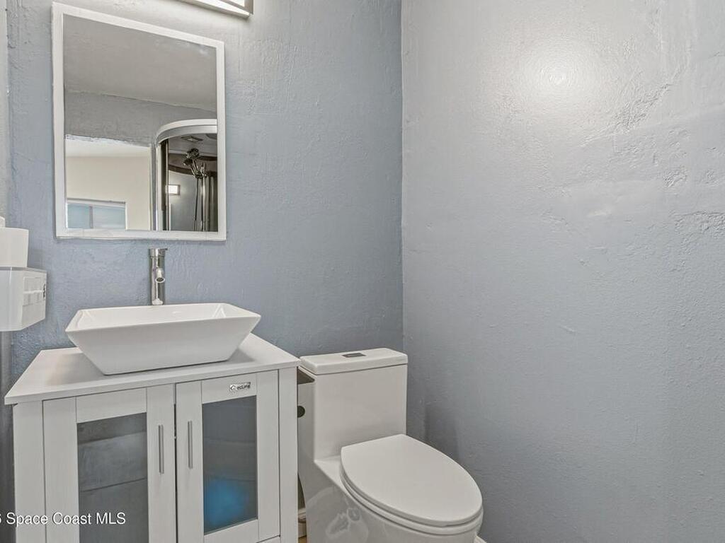 725 Puesta Del Sol Plaza, Indialantic, FL 32903