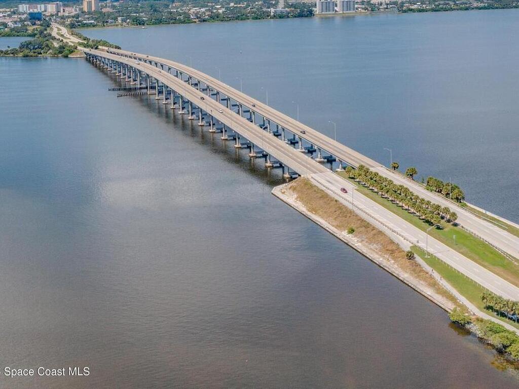 725 Puesta Del Sol Plaza, Indialantic, FL 32903