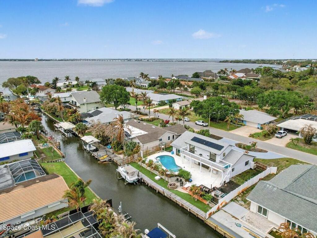 725 Puesta Del Sol Plaza, Indialantic, FL 32903