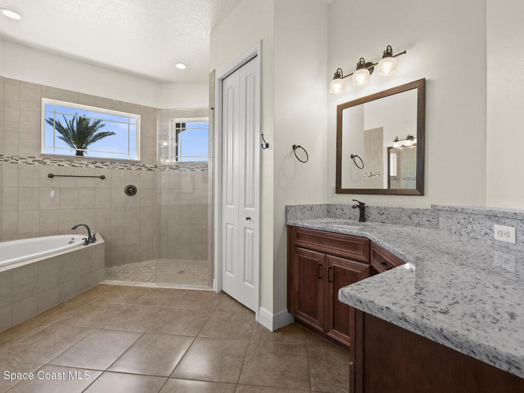 942 Casa Dolce Casa Circle, Rockledge, FL 32955