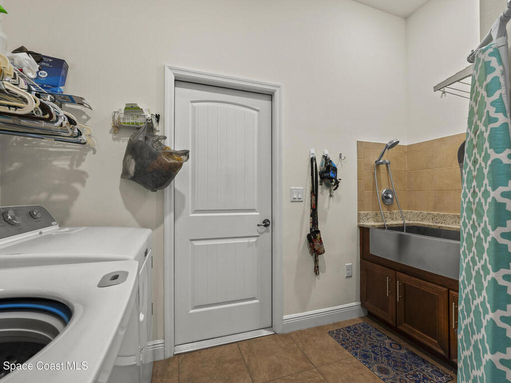 942 Casa Dolce Casa Circle, Rockledge, FL 32955