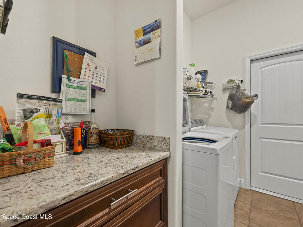 942 Casa Dolce Casa Circle, Rockledge, FL 32955