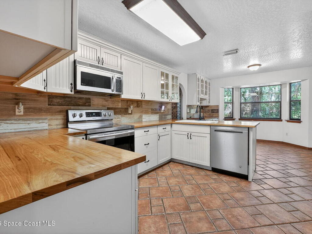 3380 Lionel Road, Mims, FL 32754