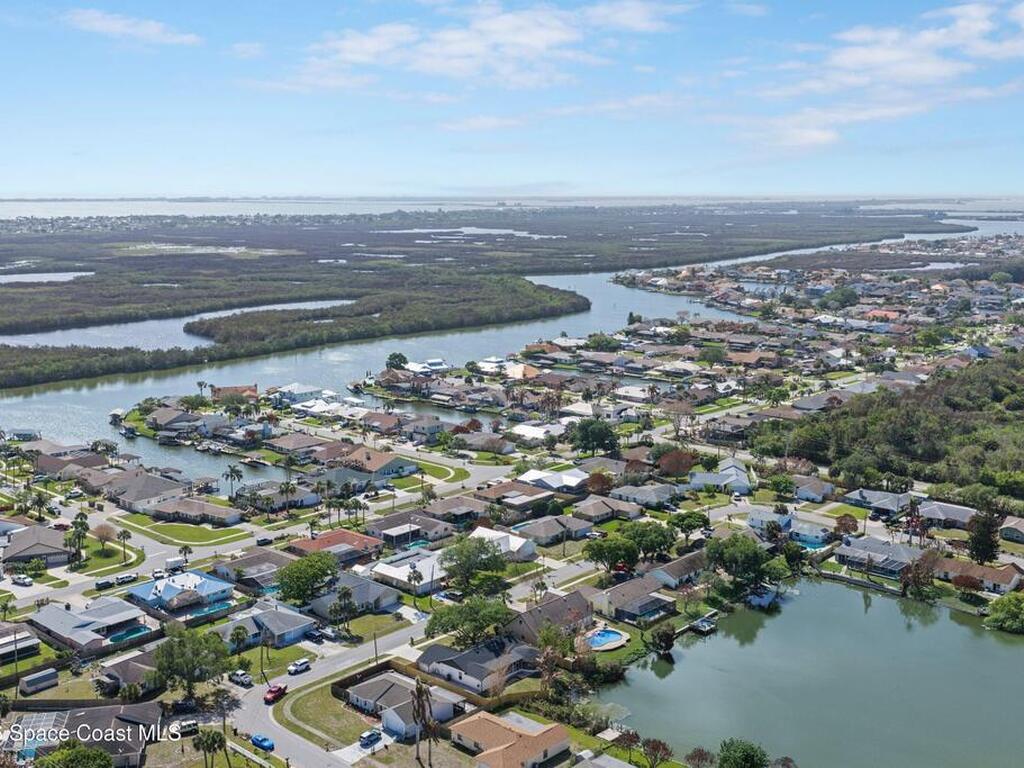 2630 Raintree Lake Circle, Merritt Island, FL 32953