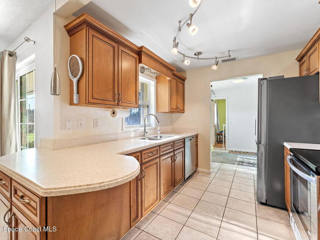 2047 Barracuda Avenue, Melbourne Beach, FL 32951