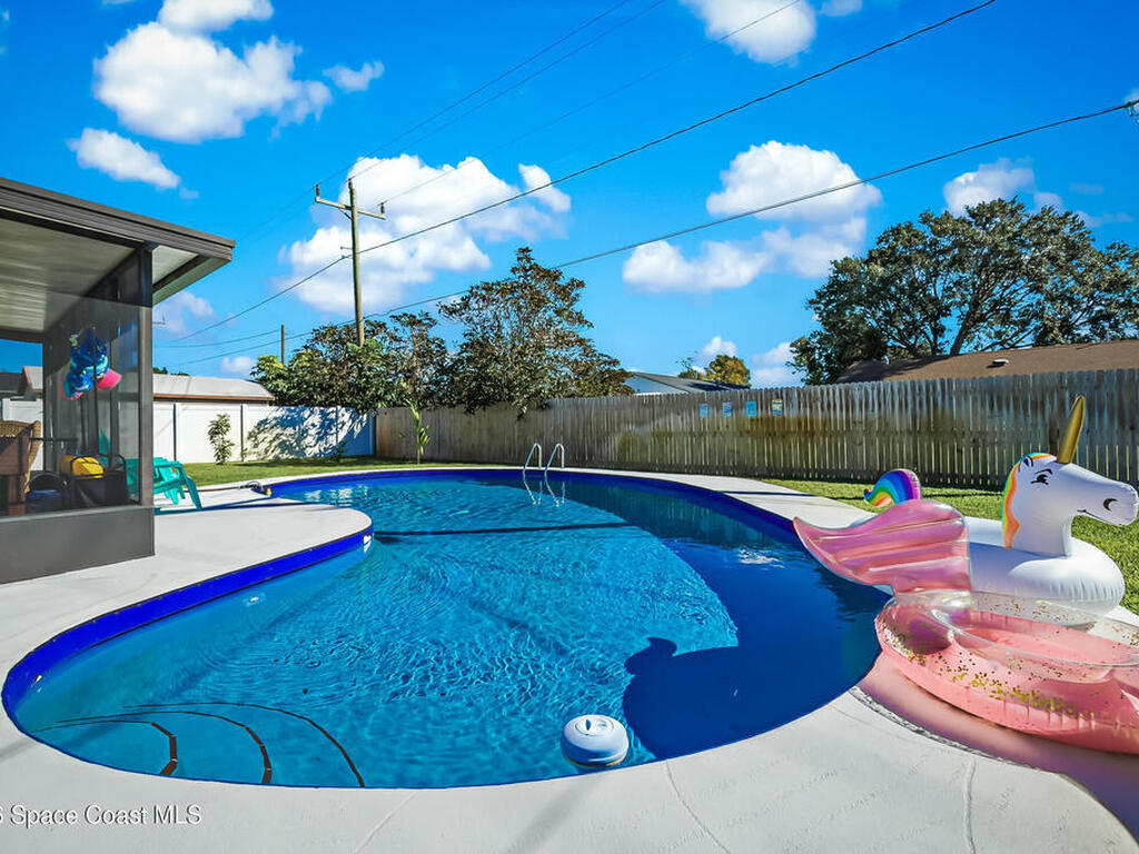 557 Ixora Drive, Melbourne, FL 32935