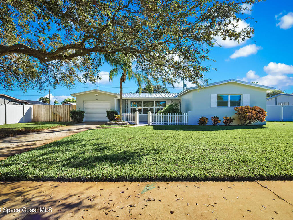 557 Ixora Drive, Melbourne, FL 32935