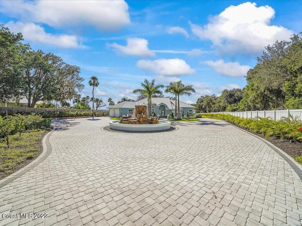 8475 S Tropical Trail, Merritt Island, FL 32952