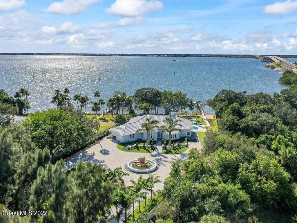 8475 S Tropical Trail, Merritt Island, FL 32952