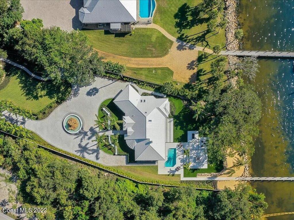8475 S Tropical Trail, Merritt Island, FL 32952