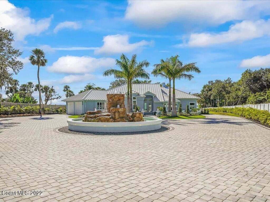 8475 S Tropical Trail, Merritt Island, FL 32952