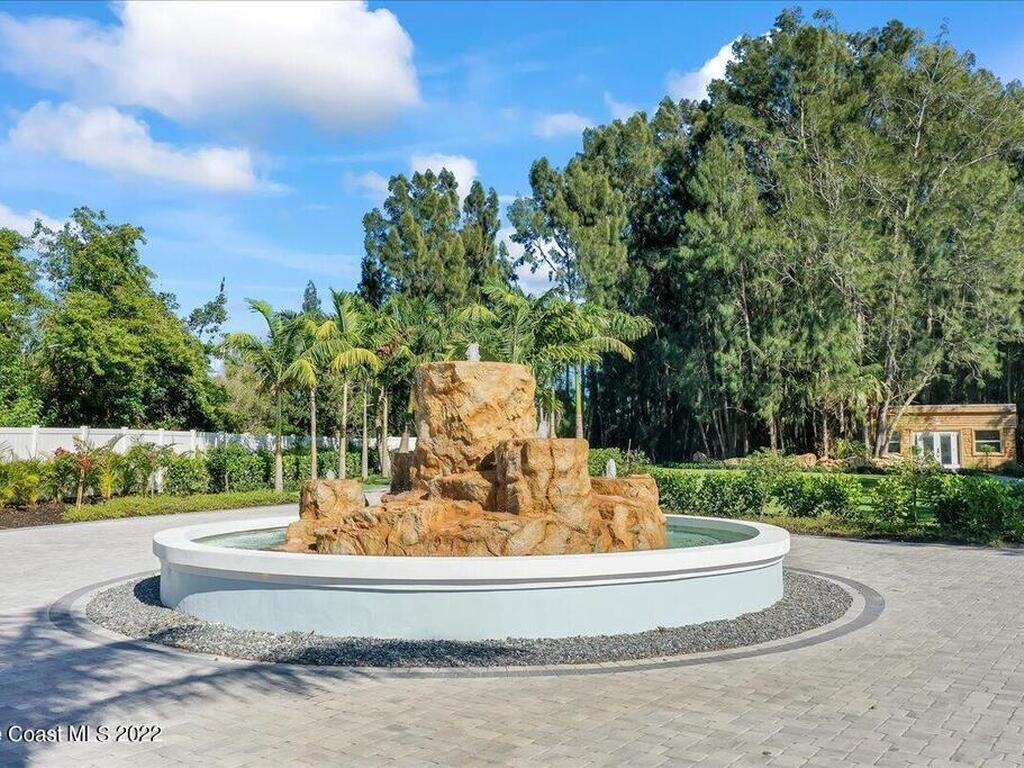 8475 S Tropical Trail, Merritt Island, FL 32952