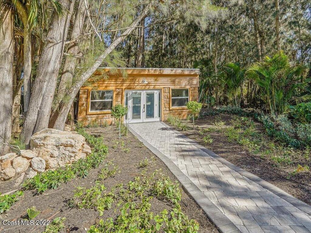 8475 S Tropical Trail, Merritt Island, FL 32952
