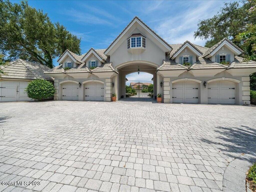 3380 N Riverside Drive, Indialantic, FL 32903