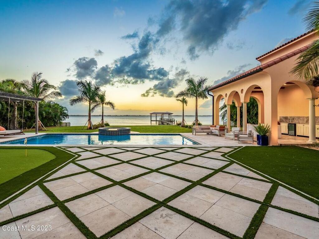 2142 N Riverside Drive, Indialantic, FL 32903
