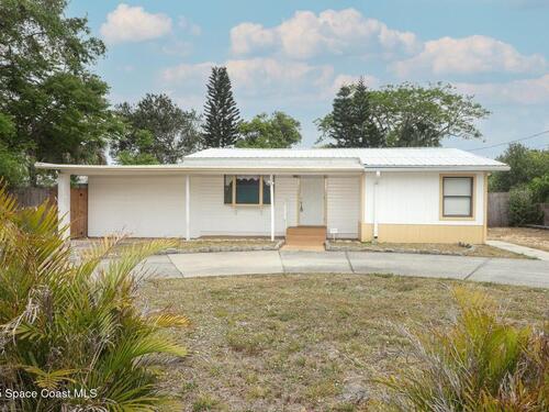1528 Clear Lake Court
