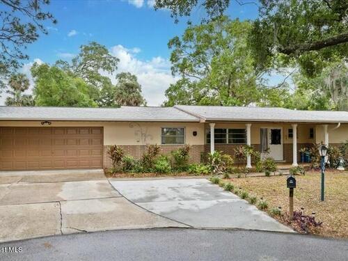 304 Meadowwood Lane