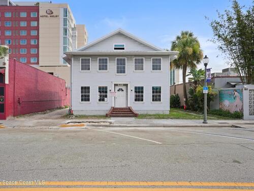 814 E New Haven Avenue