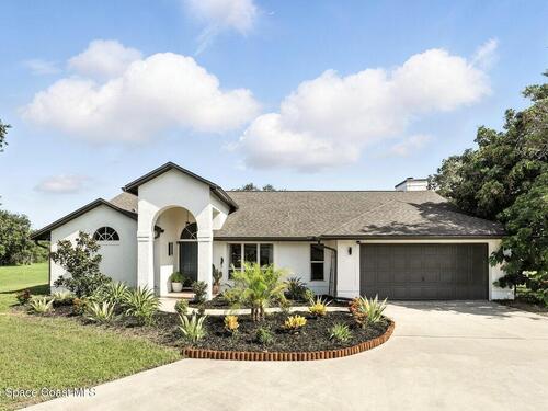 960 Falls Trail