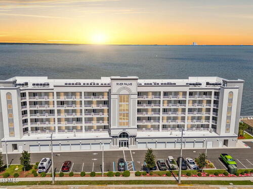 1805 Riverside Drive