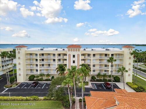 752 Bayside Dr