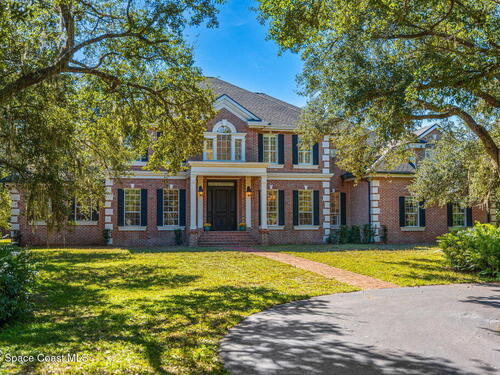 5585 Willoughby Drive