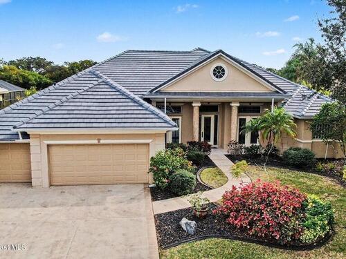 935 Chatsworth Drive