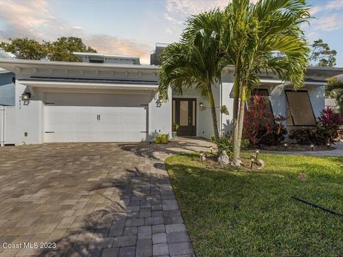 3835 Riverside Drive